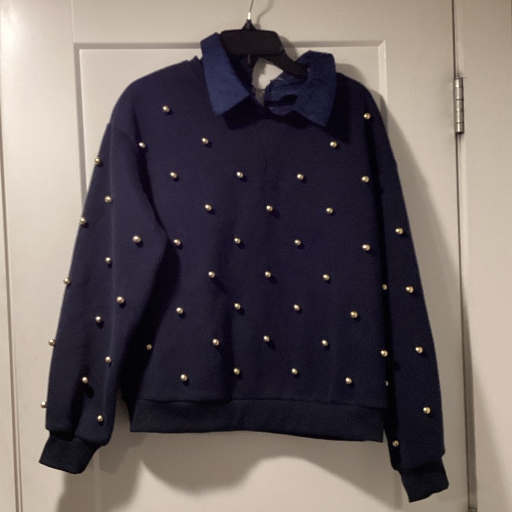 NWT on 12th Size M Sweatshirt with Pearl Accents‎
